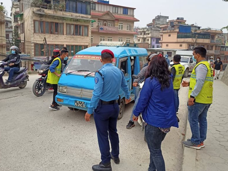 नझुक्निुस् लाइसेन्स होइन, मास्कको जाँच हो (फोटोफिचर)